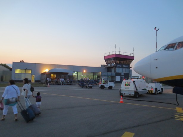 Opérations anti-tabac pour les douanes de l'aéroport Dole-Jura.