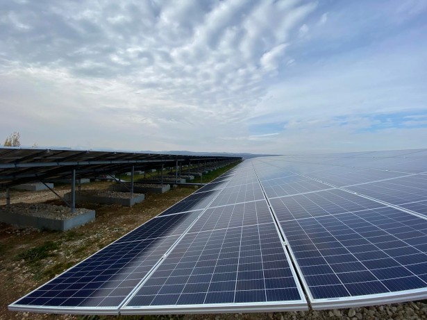 Cette installation permettra de produire l'équivalent des besoins annuels en électricité d'environ 8 000 habitants.