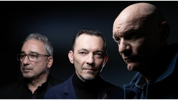 Après avoir célébré leur 25 ans de carrière, Gaëtan Roussel, Arnaud Samuel et Robin Feix offrent un beau cadeau à leurs fans.